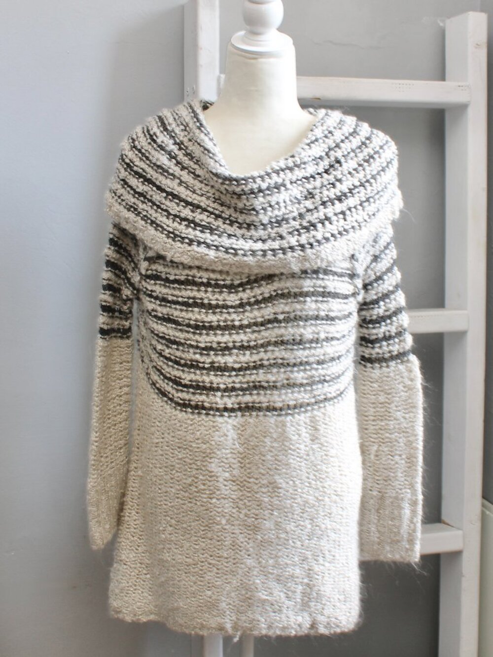 Umgee Cowl Neck Striped Tunic Length Sweater Gray Cream Size Small
